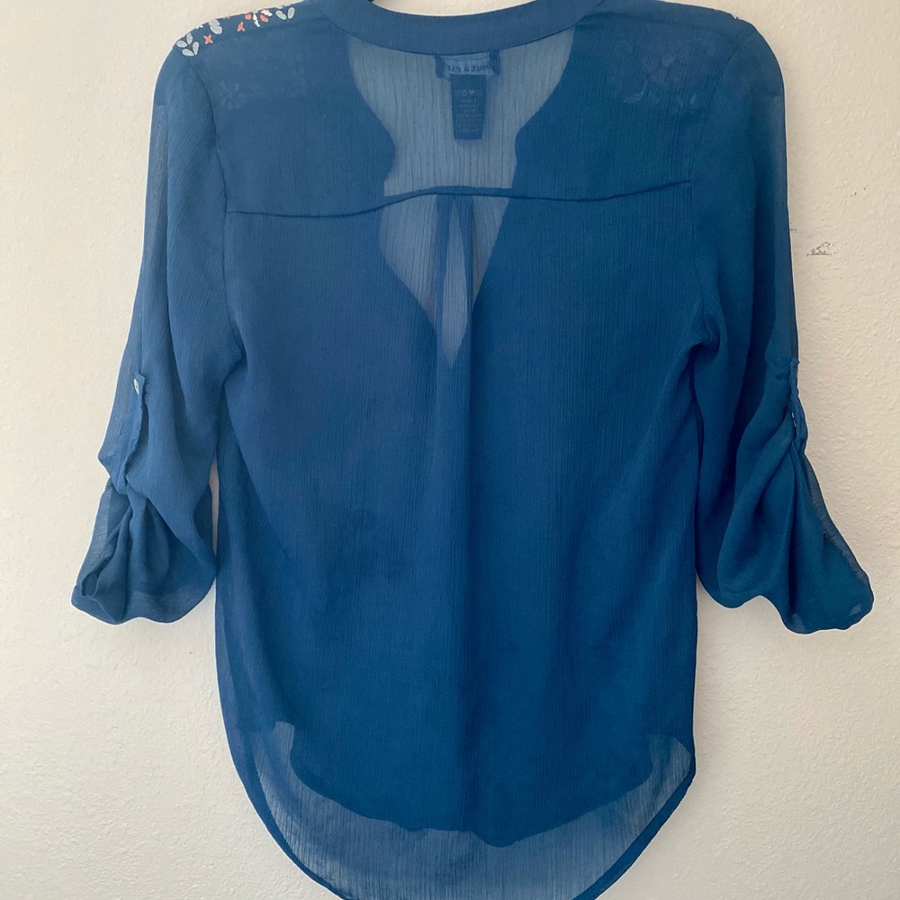Summer/ Spring top - Picture 3 of 3